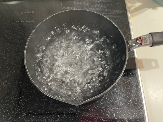 IHクッキングヒーターでお湯を沸かしている様子