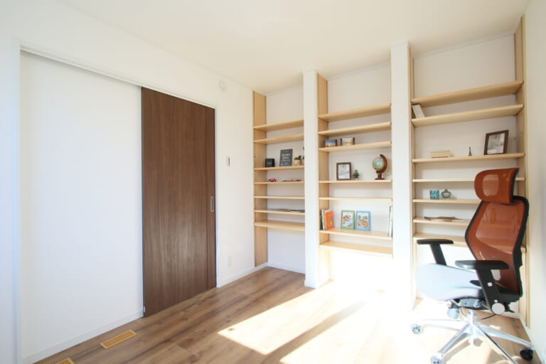 本棚がある趣味部屋