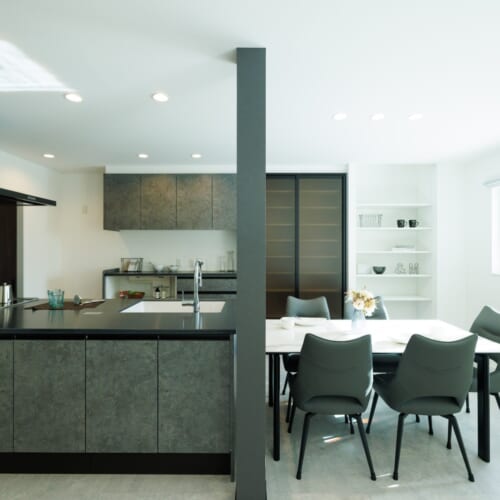 子育て・共働き世帯の欲しいがたくさん詰まったインナーガレージの家