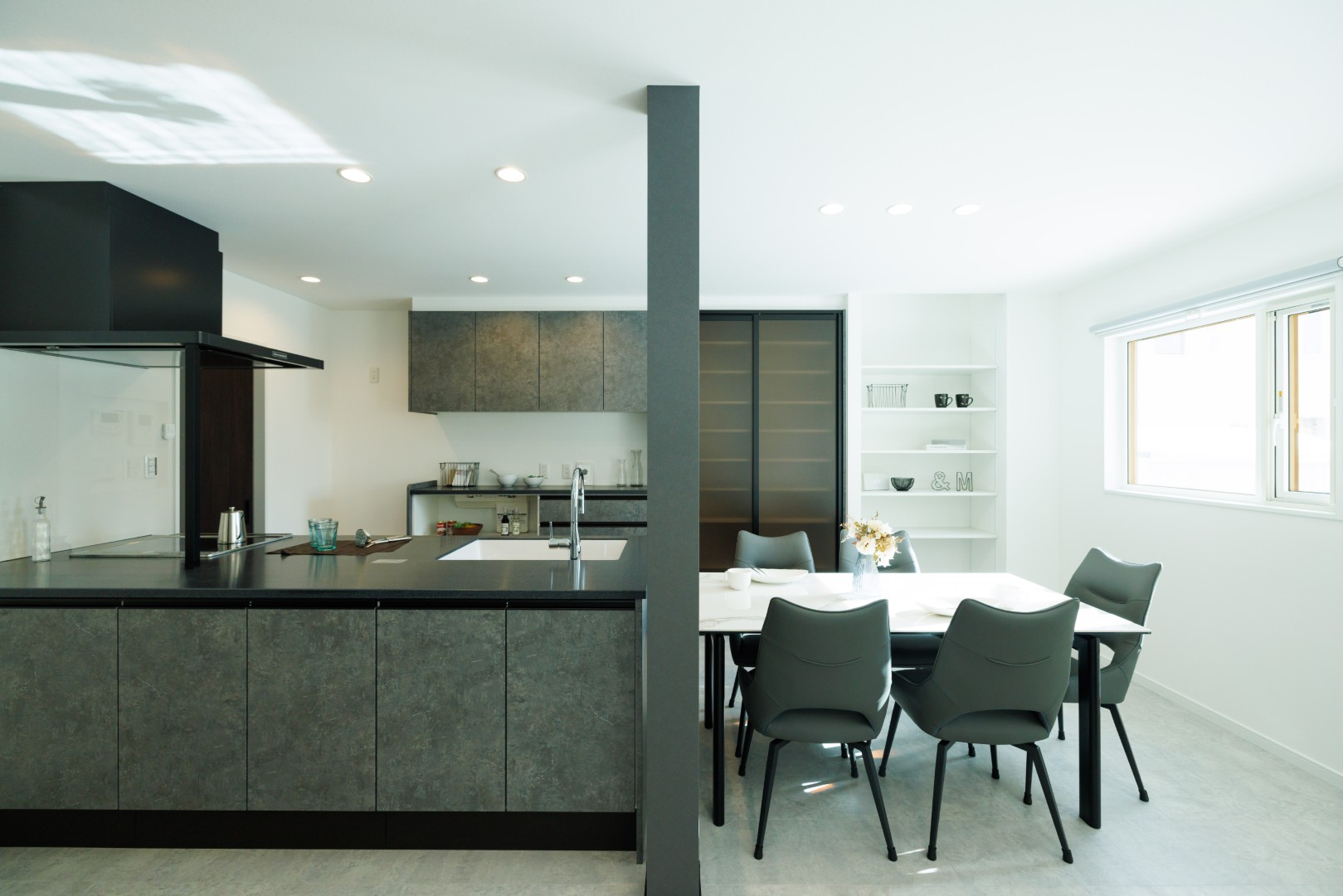 子育て・共働き世帯の欲しいがたくさん詰まったインナーガレージの家